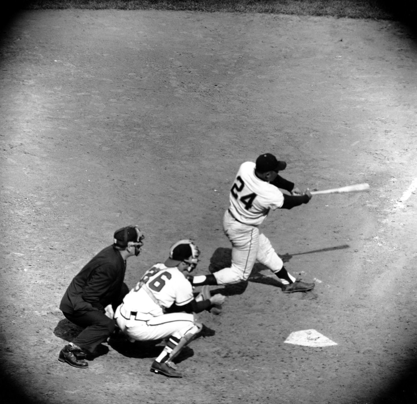 1961: Willie Mays hits 4 home runs in single game